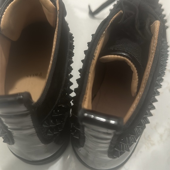 Sneaker - Picture 2 of 3